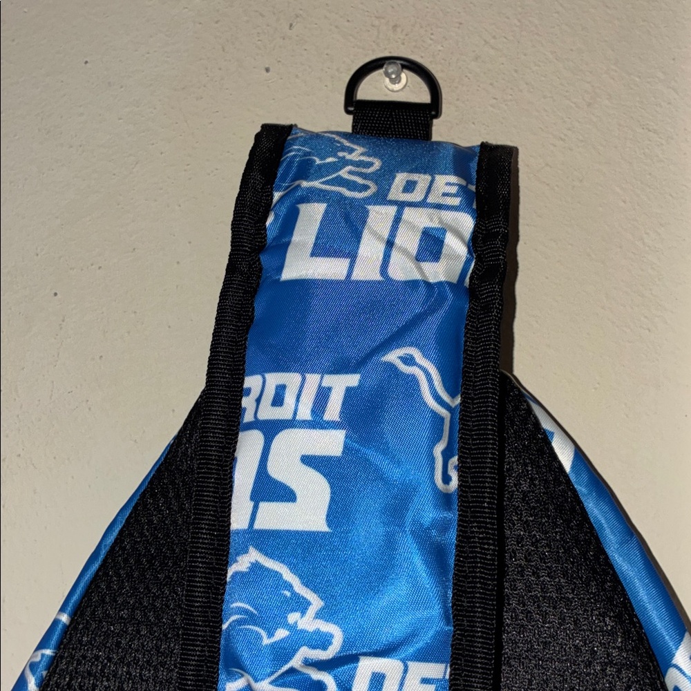 Detroit Lions Sling Bag - Picture 9 of 14